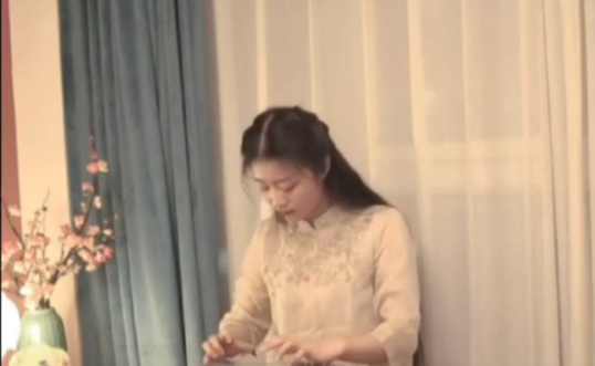 三三  正在直播中... ...